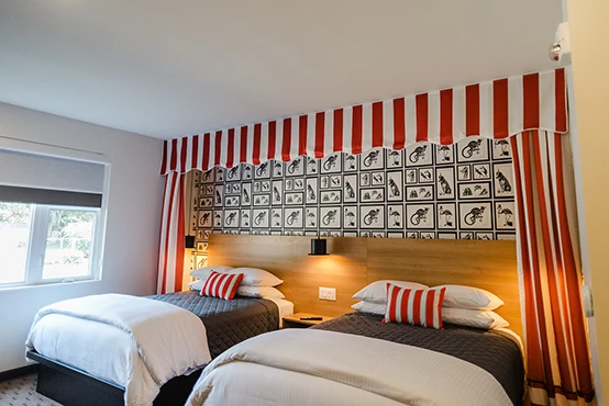 The Grove Motel, Welcome to the Circus room