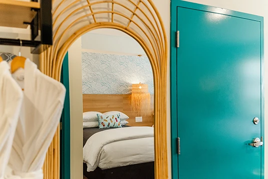 Room 19: Which Way To The Beach?