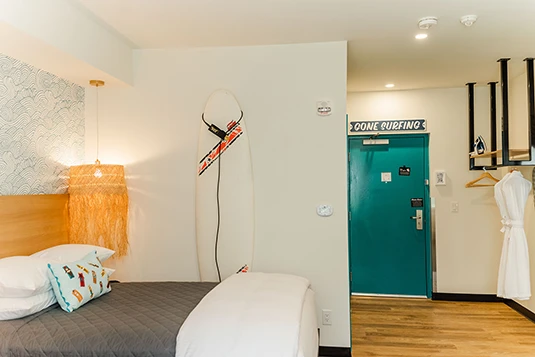 Room 19: Which Way To The Beach?