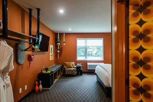 Room 9: That 70's Show