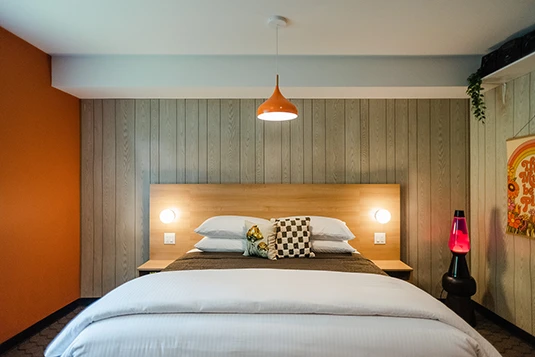 Room 9: That 70's Show