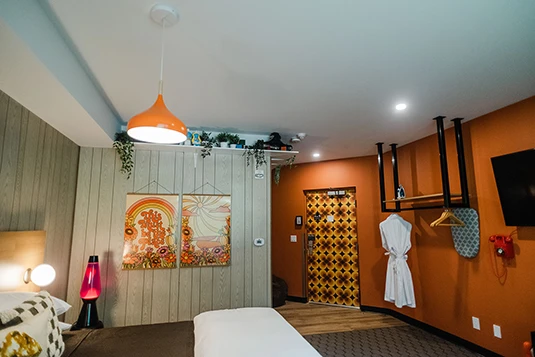 Room 9: That 70's Show