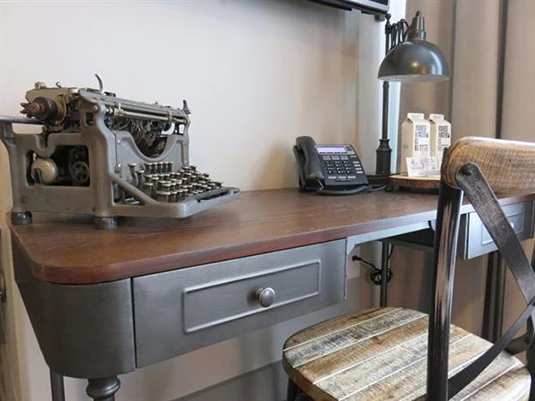 Room 16: We Love To Font It, workspace with vintage typewriter