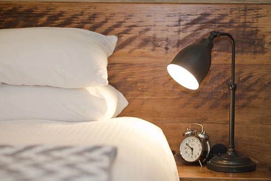 Room 17: N'Amastay in Bed, fluffy linens