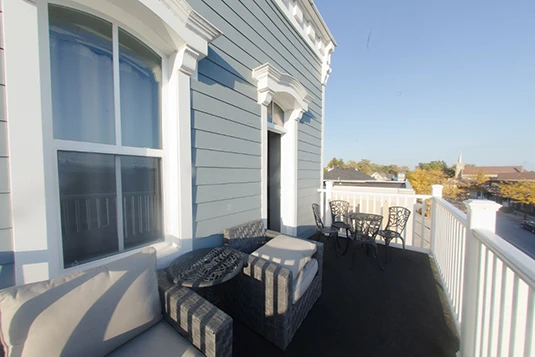 Room 19: Hey! Mr. Lumberjack, private balcony