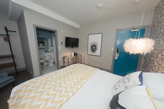 Room 3: Bye Bye Birdie, ensuite washroom