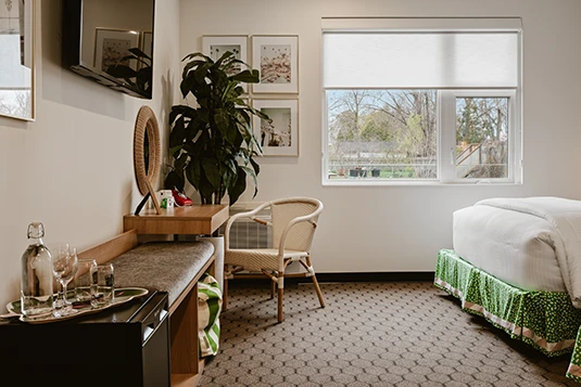 Room 4: Beverly Hills, 90210