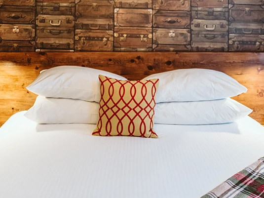 Room 7: At Your Service, Mr. Belvedere, king bed