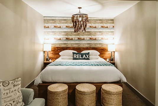 Room 9: On The Lake, king bed