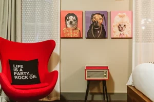 Room 5: Urban Music Revival, seating with urban vibes