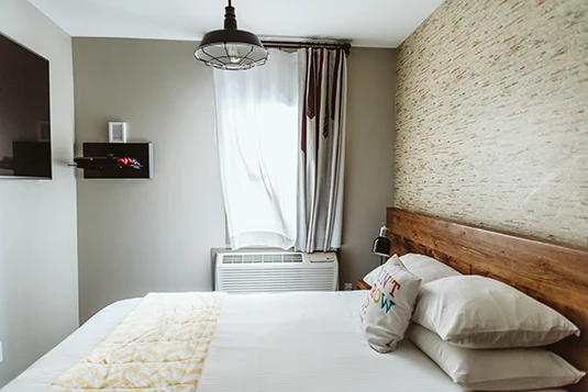 Room 1: The Ultimate Crashpad, alleyway