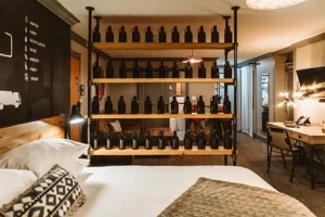 Room 4: A Room With a Brew, cool décor for the craft beer lover